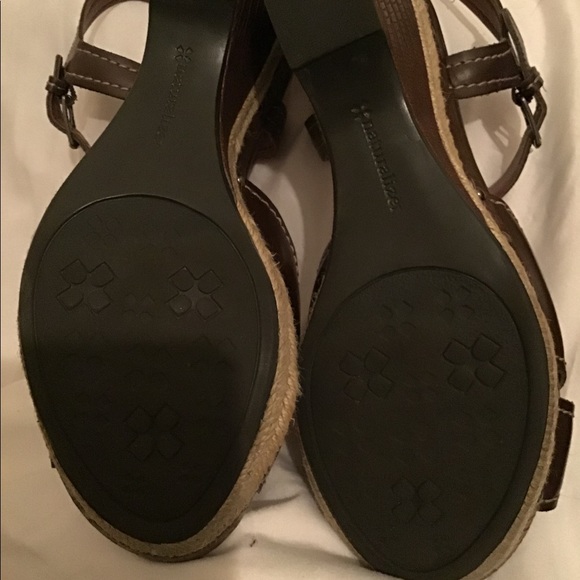 Naturalized Wedge Sandals - Picture 4 of 8